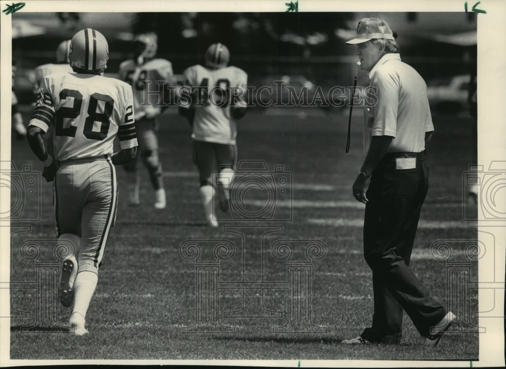 1984 Press Photo Green Bay Packers coach Forrest Gregg & player John Christopher - Historic Images