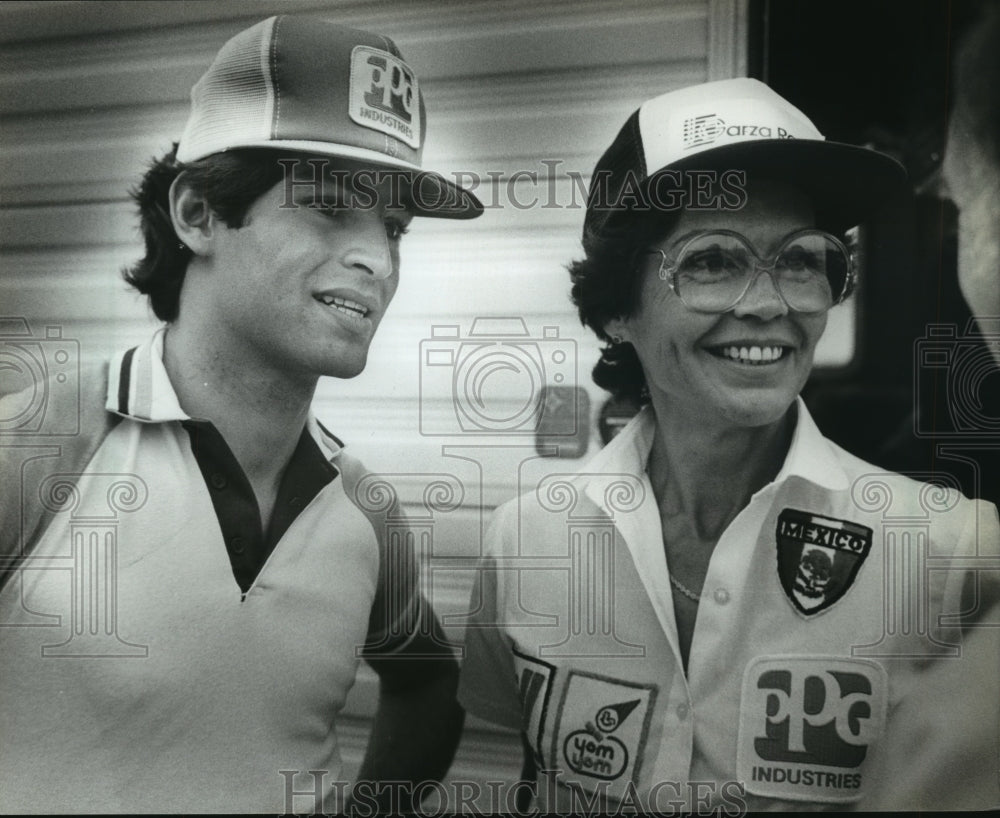 1981 Press Photo Mexican race driver Josele Garza with his mother - mjt09824 - Historic Images