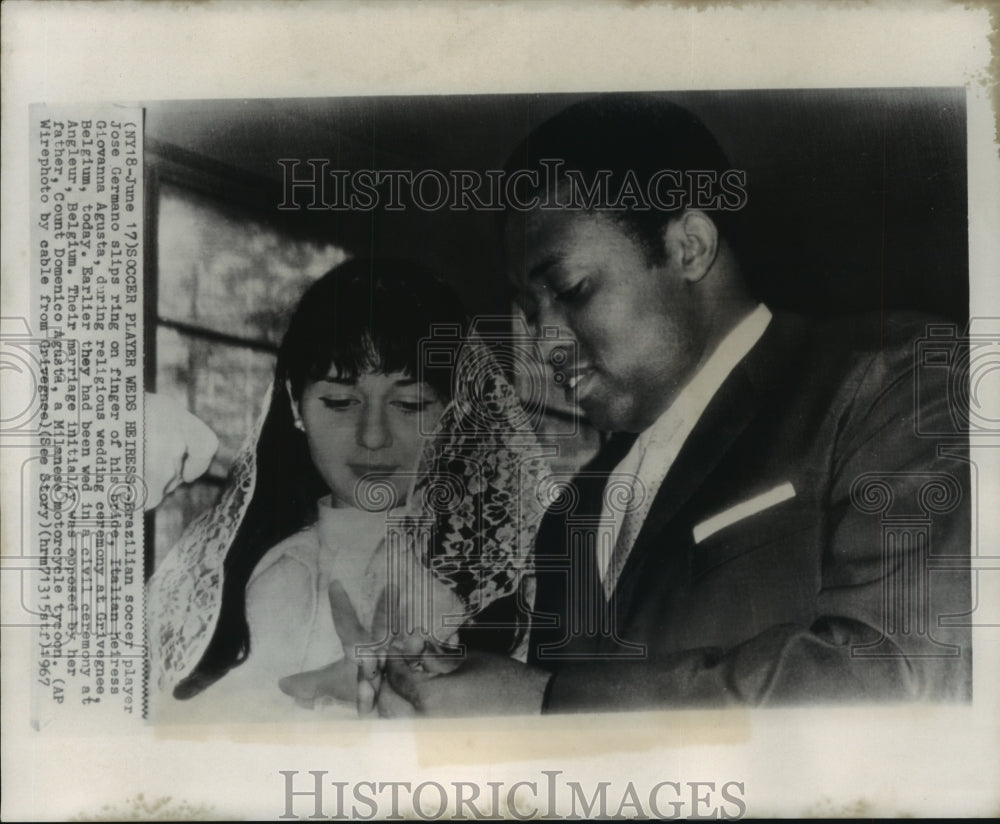 1967 Press Photo Brazilian soccer star Jose Germano and his new bride- Historic Images