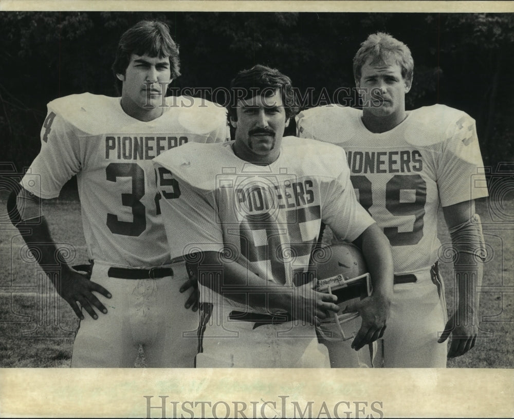 1982 Press Photo Carroll fullbacks (L-R) R. Gehrman, A. Goshgarian, an ...