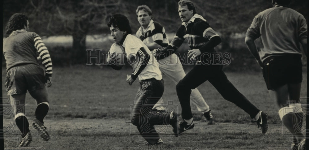 1986 Press Photo Milwaukee Rugby Club&#39;s Bill Jhung during practice session- Historic Images