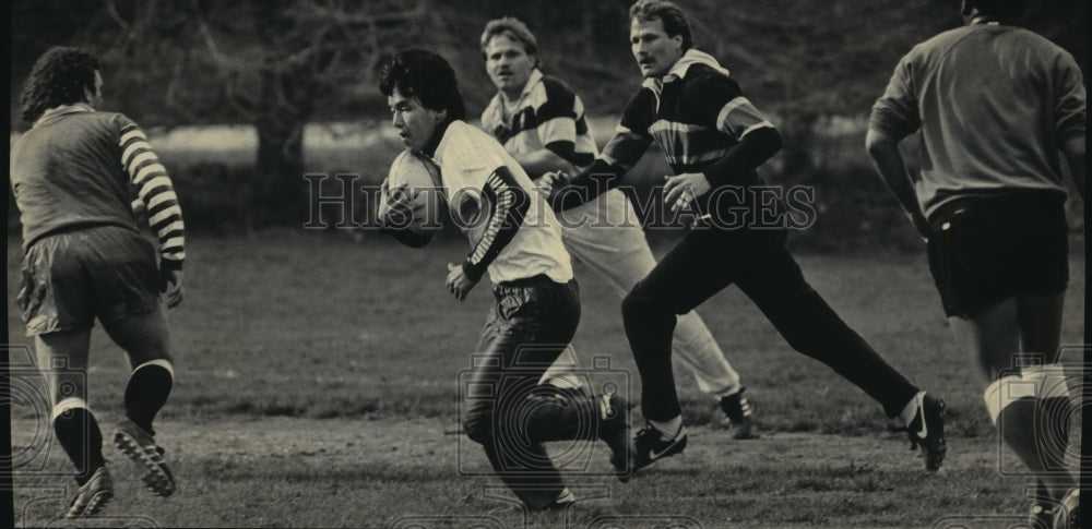1986 Press Photo Milwaukee Rugby Club's Bill Jhung during practice session- Historic Images