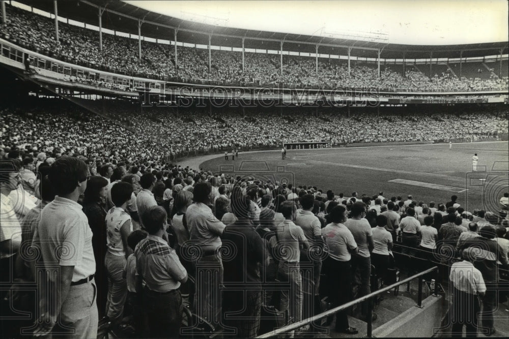 1980 Press Photo Milwaukee Brewers fans crowd at Brewer-Yankee game - mjt10226 - Historic Images