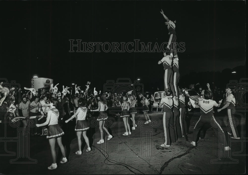 1982 Press Photo Pep rally held at County Stadium for Milwaukee Brewers- Historic Images