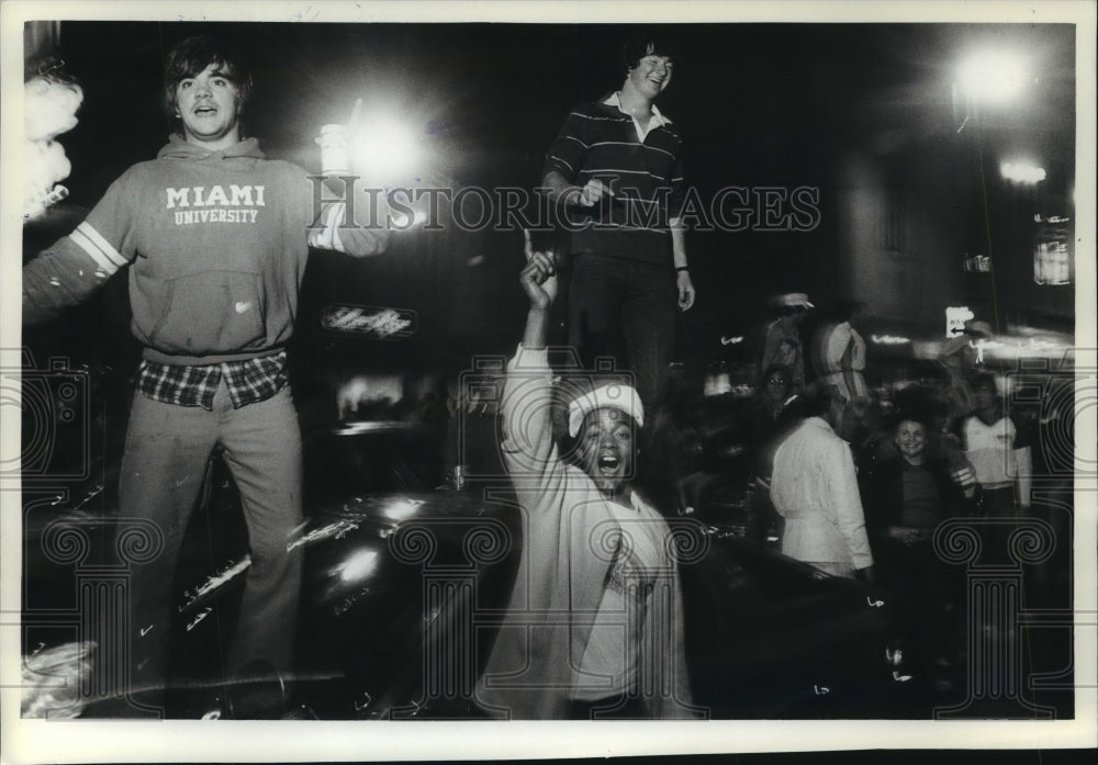 1982 Press Photo Milwaukee Brewers World Series - Fans Celebrate - mjt10331 - Historic Images