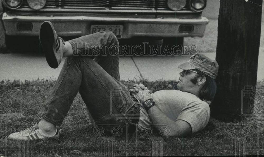 1974 Press Photo Packers&#39; player representative, Ken Bowman, resting from strike - Historic Images