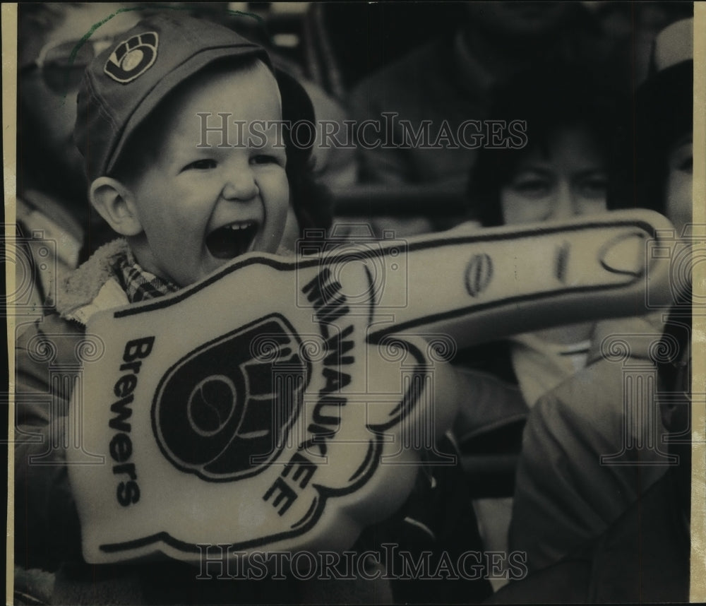 1982 Press Photo Young Milwaukee Brewers fan - mjt10723- Historic Images