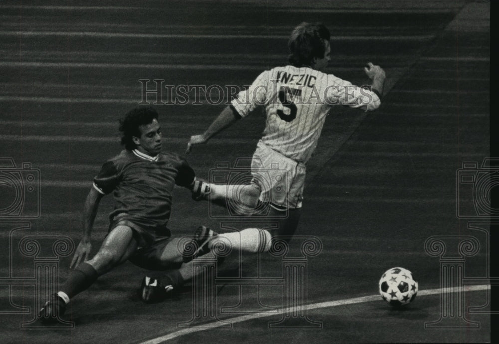 1989 Press Photo Hershey's Fahmi El-Shami & Wave's Pete Knezic, Bradley Center - Historic Images