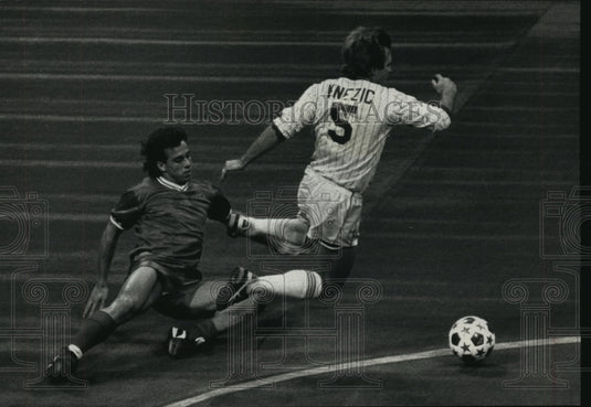 1989 Press Photo Hershey's Fahmi El-Shami & Wave's Pete Knezic, Bradley Center - Historic Images
