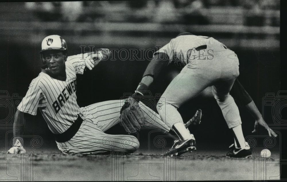 1985 Press Photo Milwaukee Brewers Shortstop Ernest Riles Slides In Safely- Historic Images