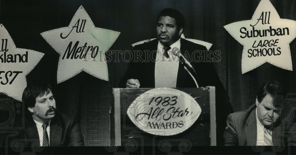 1983 Press Photo Dennis Green spoke at All-Star Awards prep dinner - mjt11446- Historic Images