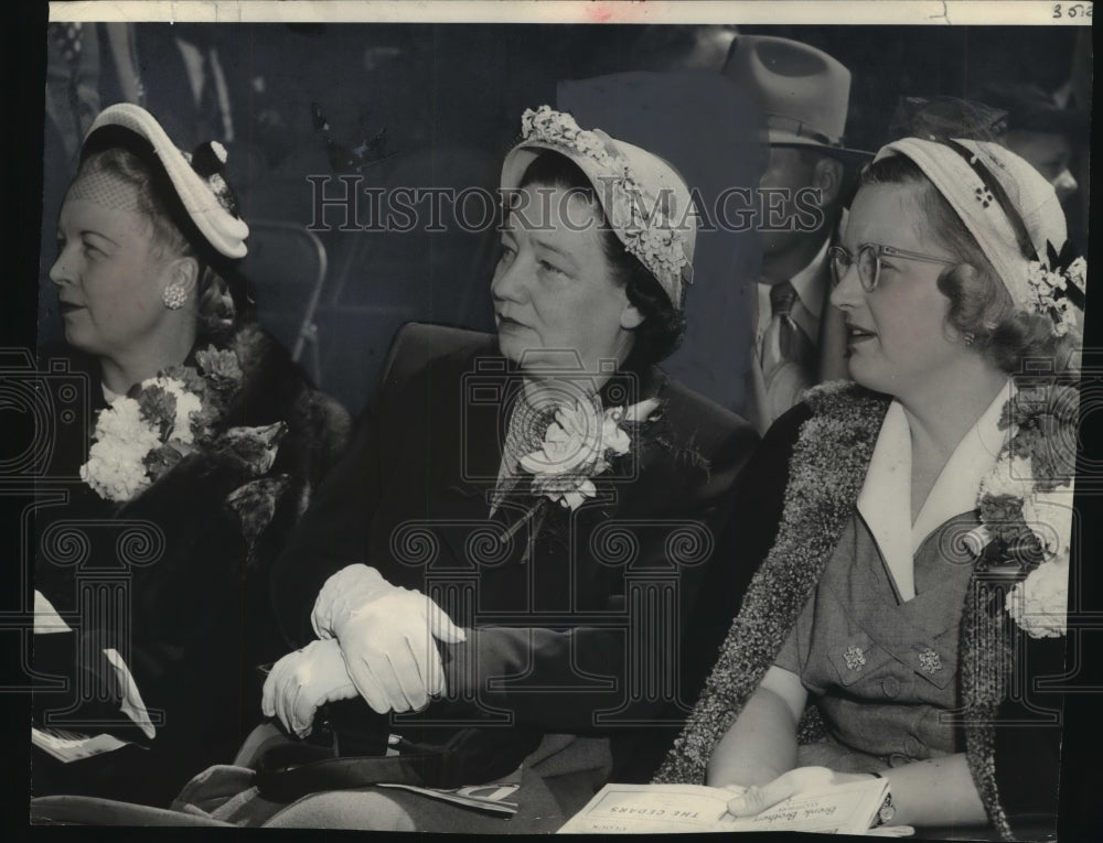 1951PressPhoto Executives’ wives Lorraine Smith, Lillian Grimm &amp; Ruth Mendelson - Historic Images