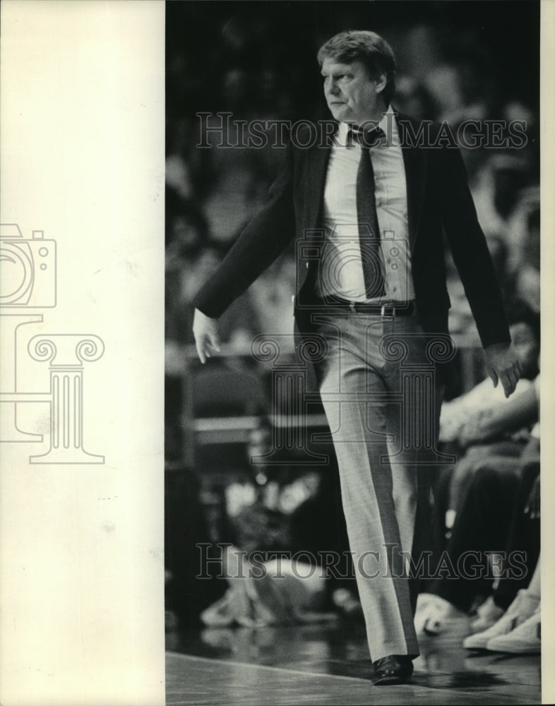 1984 Press Photo Don Nelson Milwaukee Bucks Basketball Coach. - mjt11597- Historic Images