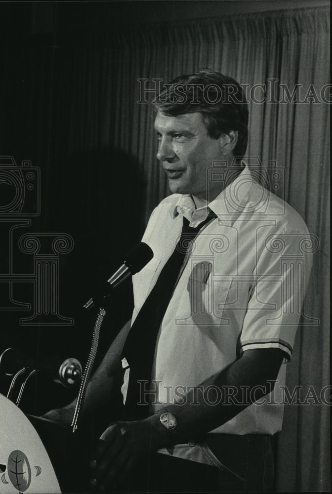 1984 Press Photo Milwaukee Coach Don Nelson discussed the Bucks&#39; 1st-round pick - Historic Images