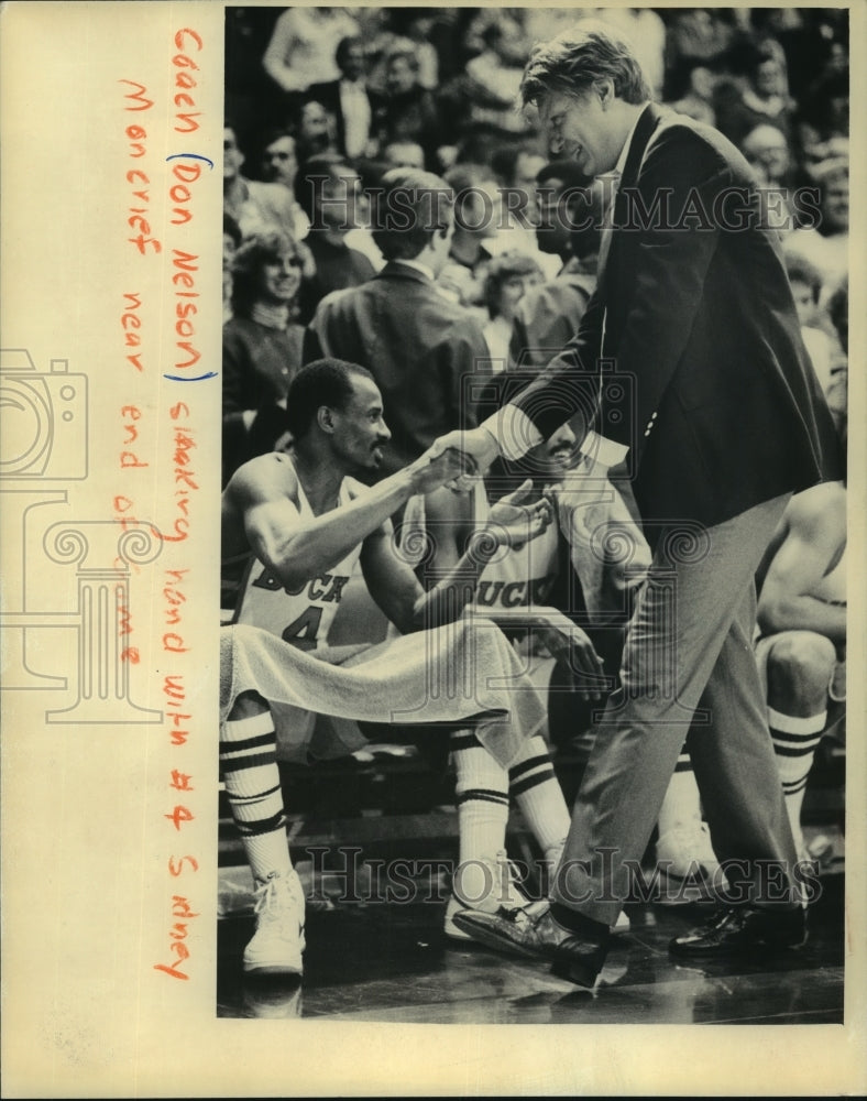 1983 Press Photo Coach Don Nelson shaking hands with Sidney Moncrief.- Historic Images