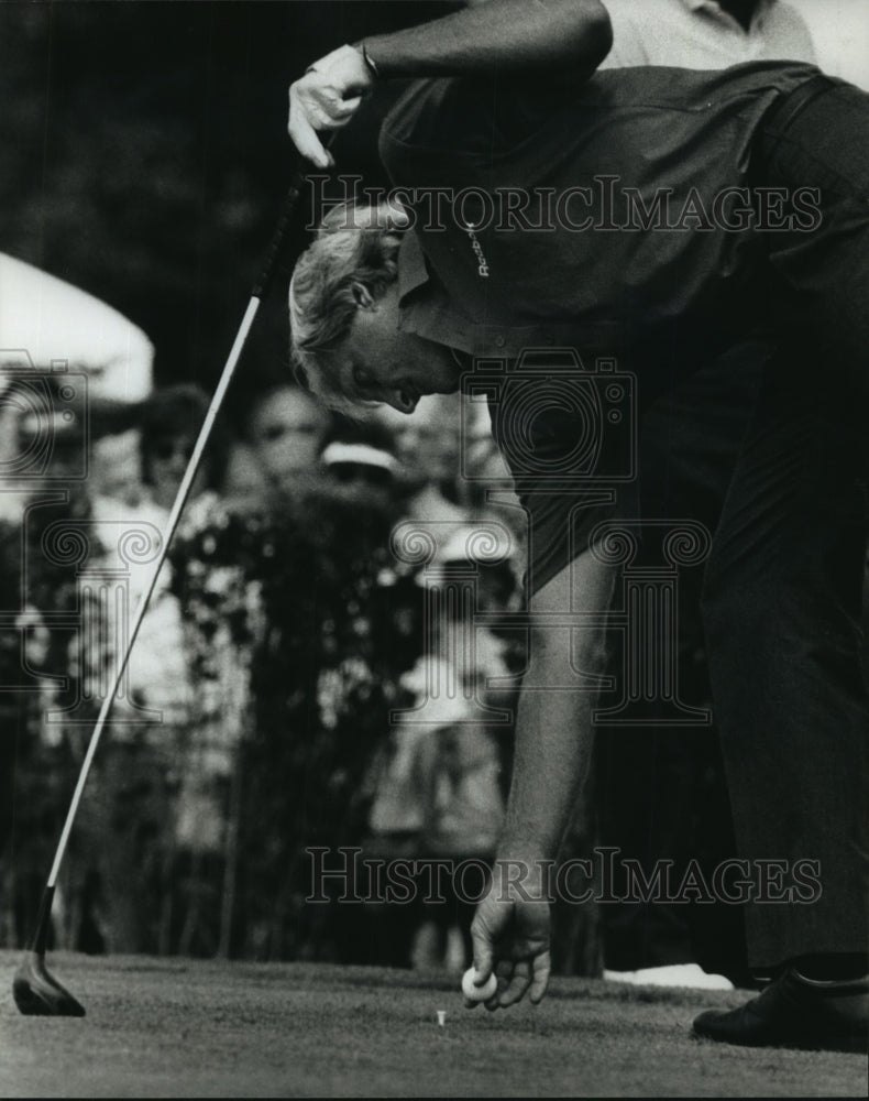 1989 Press Photo Golfer Greg Norman tees up at the Greater Milwaukee Open- Historic Images