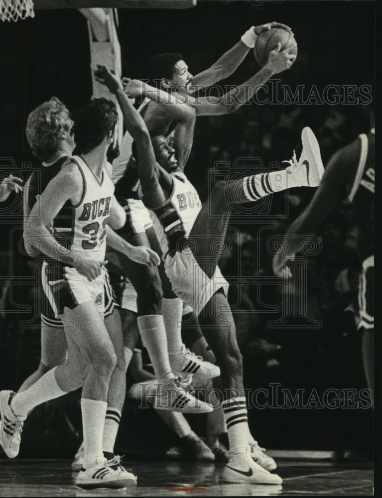 1981 Press Photo The Milwaukee Bucks played against Boston Celtics at the Arena.- Historic Images