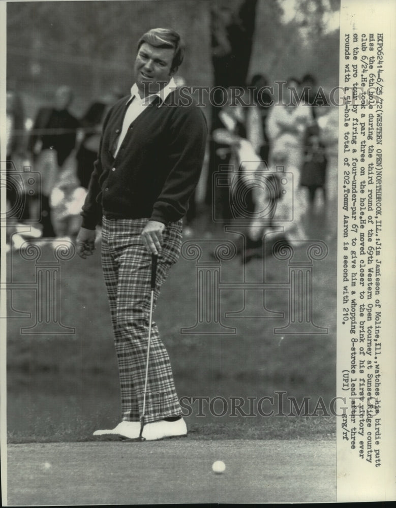 1972 Press Photo Golf-Jim Jamieson of Moline, Illinois watches birdie miss hole - Historic Images