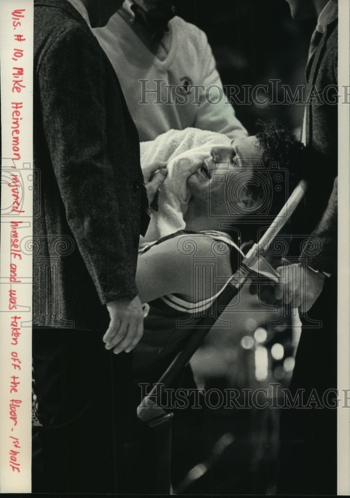 1986 Press Photo UW-Madison basketball player Mike Heineman injured in game- Historic Images