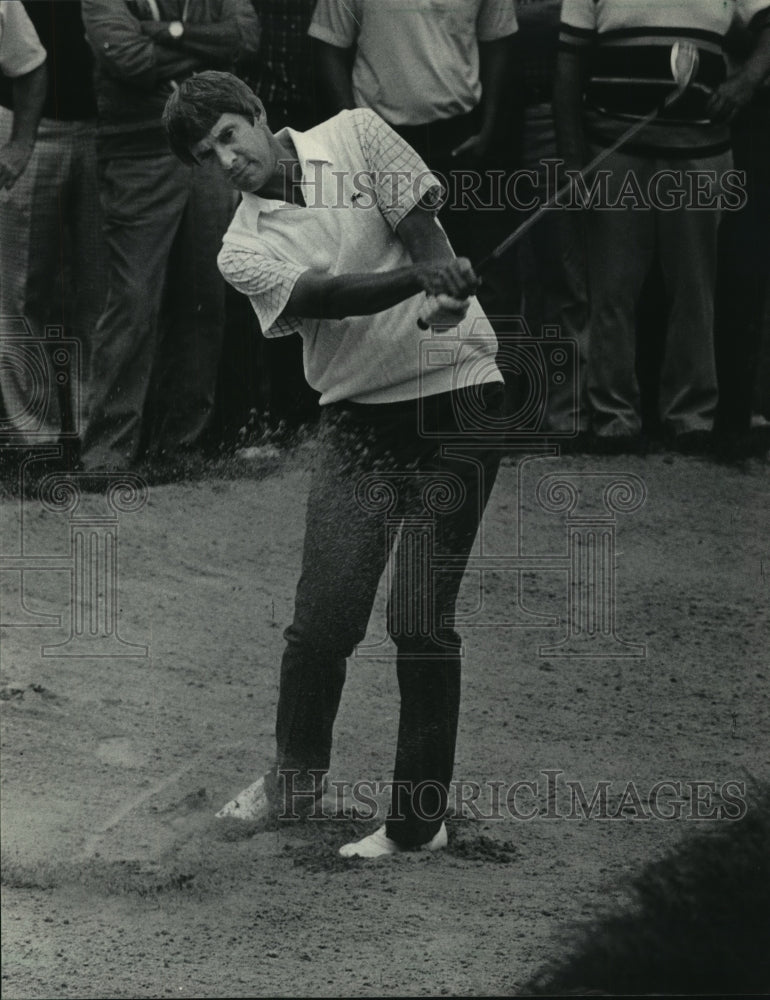 1985 Press Photo Pro Golfer Andy North of Madison hits out of the sand at Drezka - Historic Images