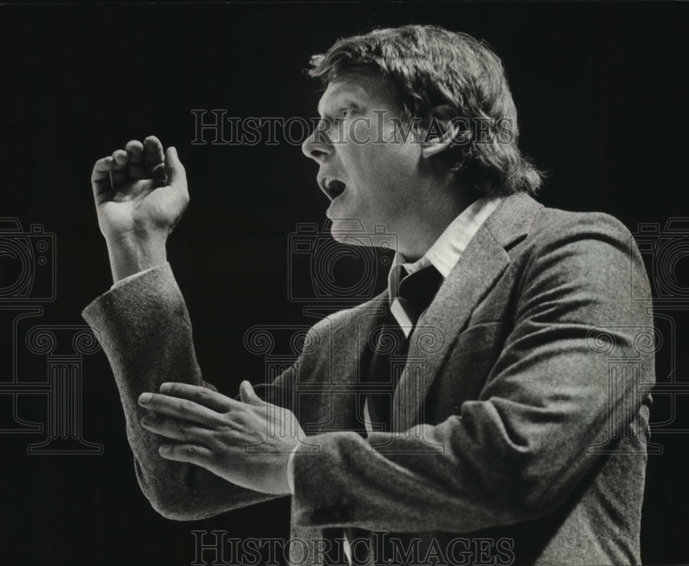 1980 Press Photo Milwaukee Bucks' Coach Don Nelson Calling For the Foul - Historic Images