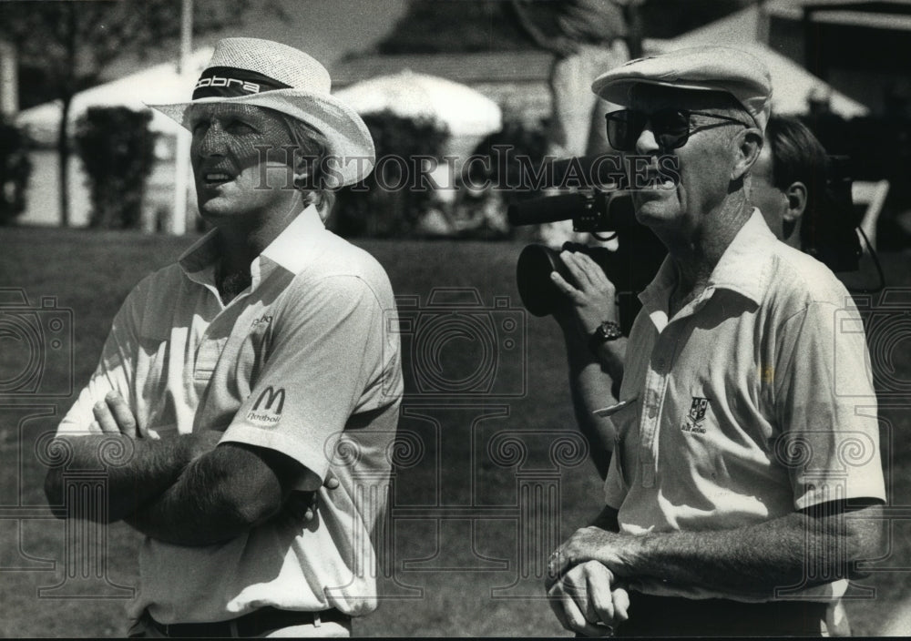 1990 Press Photo Greg Norman and Joseph E. Tierney, Jr. at Milwaukee Golf Open - Historic Images