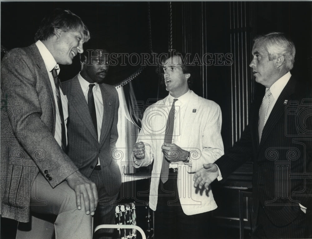 1985 Press Photo D. Nelson-Danny Sullivan-Roger Penske-Milwaukee Pen &amp; Mike Club - Historic Images