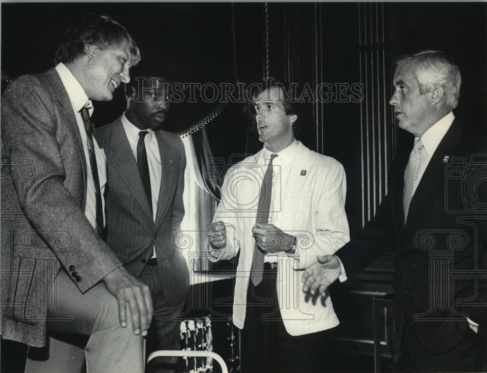 1985 Press Photo D. Nelson-Danny Sullivan-Roger Penske-Milwaukee Pen & Mike Club - Historic Images