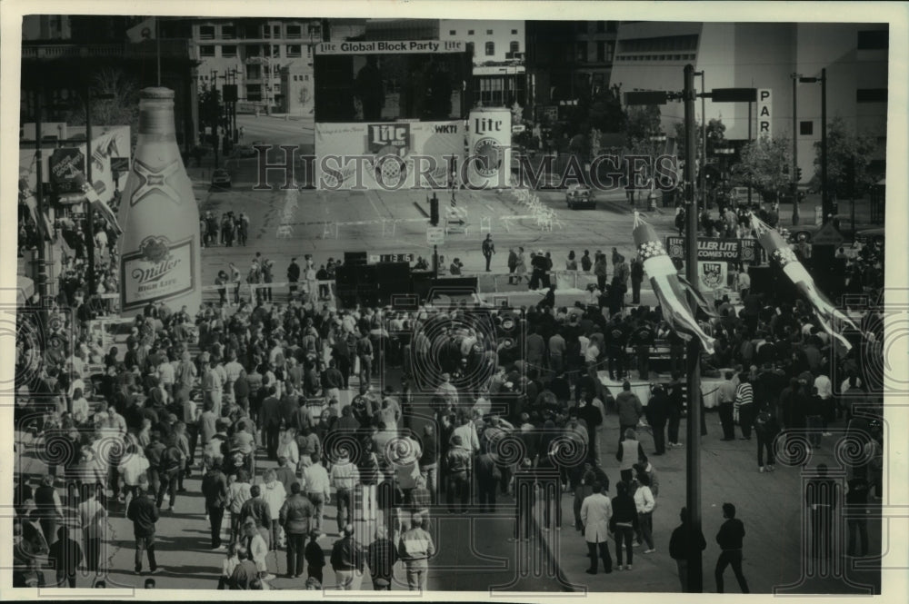 1987 Press Photo Global Block Party For McDonald&#39;s Basketball Open At Arena- Historic Images