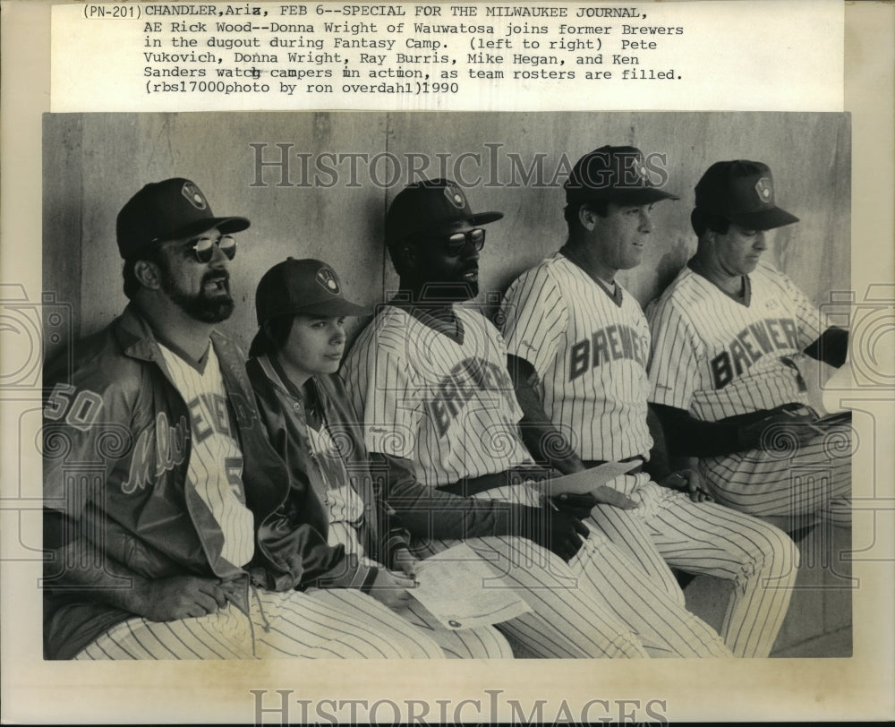 1990 Press Photo Donna Wright of Wauwatosa joins former Brewers at Fantasy camp - Historic Images