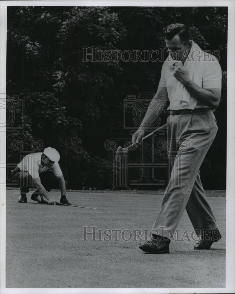 1966 Press Photo Golfers Lou Patscot (L) and Frank Tenfel on green in Wisconsin.- Historic Images