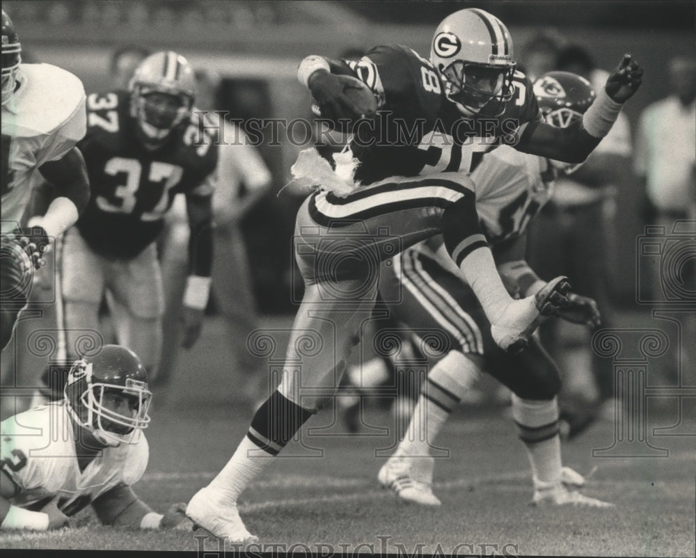 1988 Press Photo Green Bay Packers&#39; Norman Jefferson eludes tackle for touchdown- Historic Images