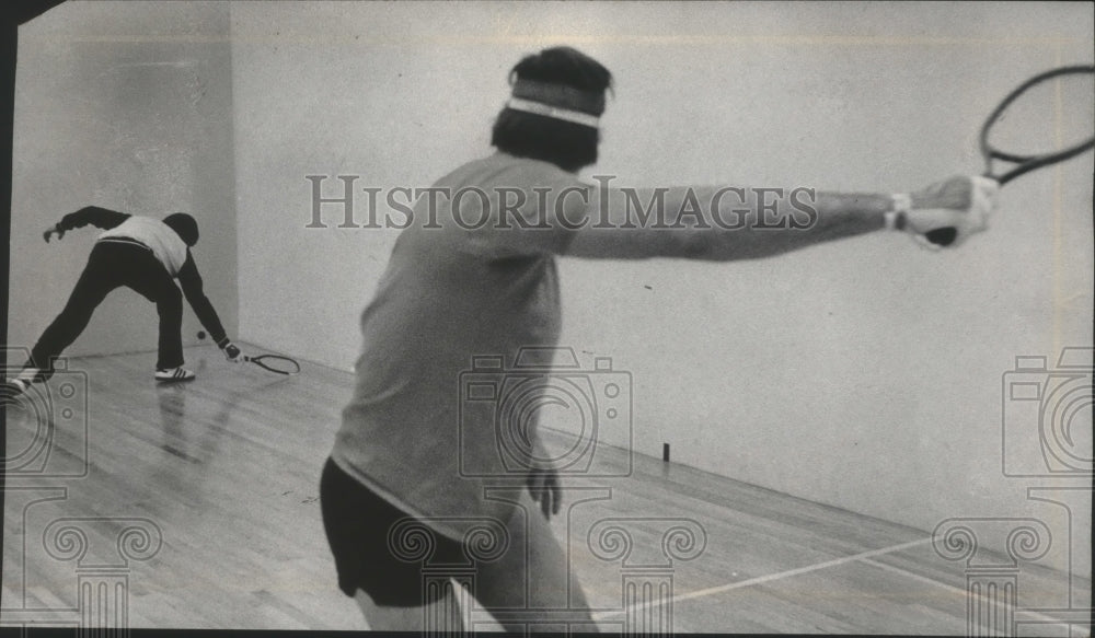 1978 Press Photo Paul Ernst and Mike Jarecki play a game of racquetball- Historic Images