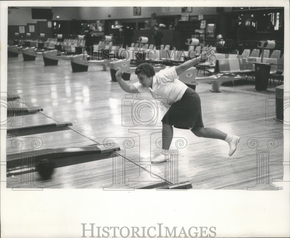 1967 Press Photo Milwaukee bowler Carol Miller - mjt13484 - Historic Images
