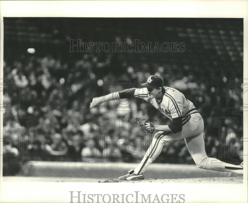 1985 Press Photo Seattle Mariners baseball's Mike Moore at the County Stadium- Historic Images