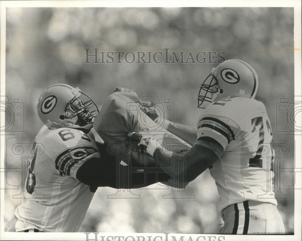 1992 Press Photo Packer&#39;s Reggie Singletary (L) and Tom Rother in practice.- Historic Images