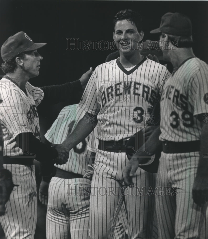 1988 Press Photo Milwaukee Brewers pitcher Dan Plesac and others - mjt13880 - Historic Images