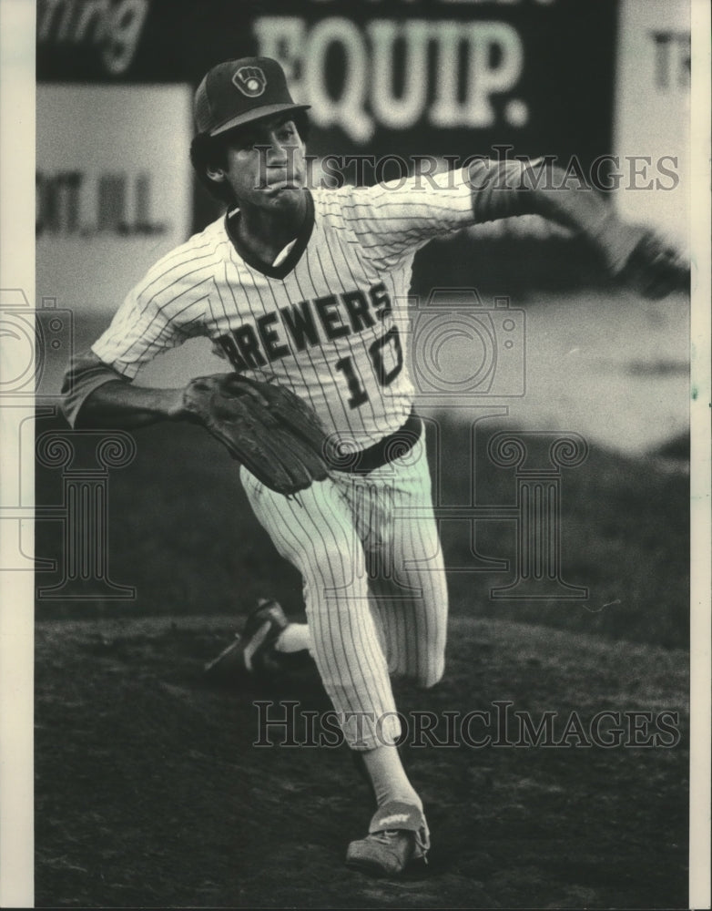 1983 Press Photo Juan Nieves, Brewers pitcher, delivering a pitch. - mjt13906 - Historic Images
