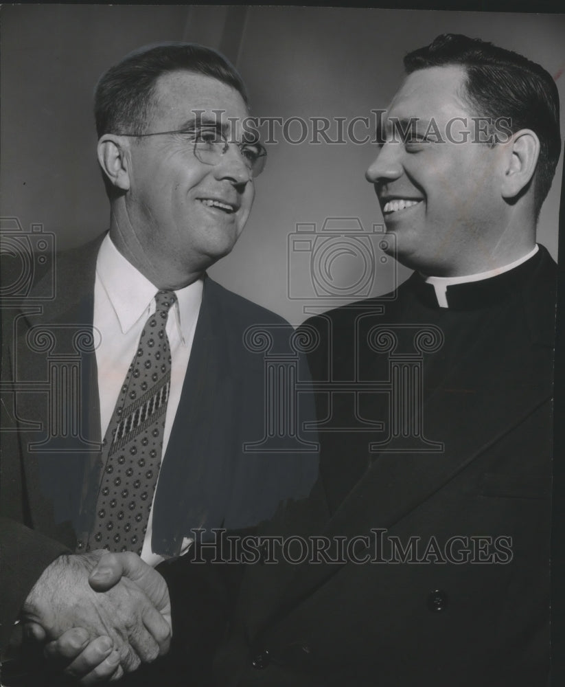 1956 Press Photo Marquette university's athletic director Laurence Mullins- Historic Images