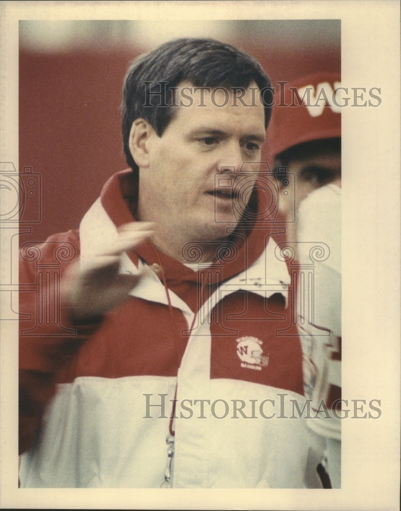 1990 Press Photo Don Morton, former coach of UW-Madison football team - Historic Images