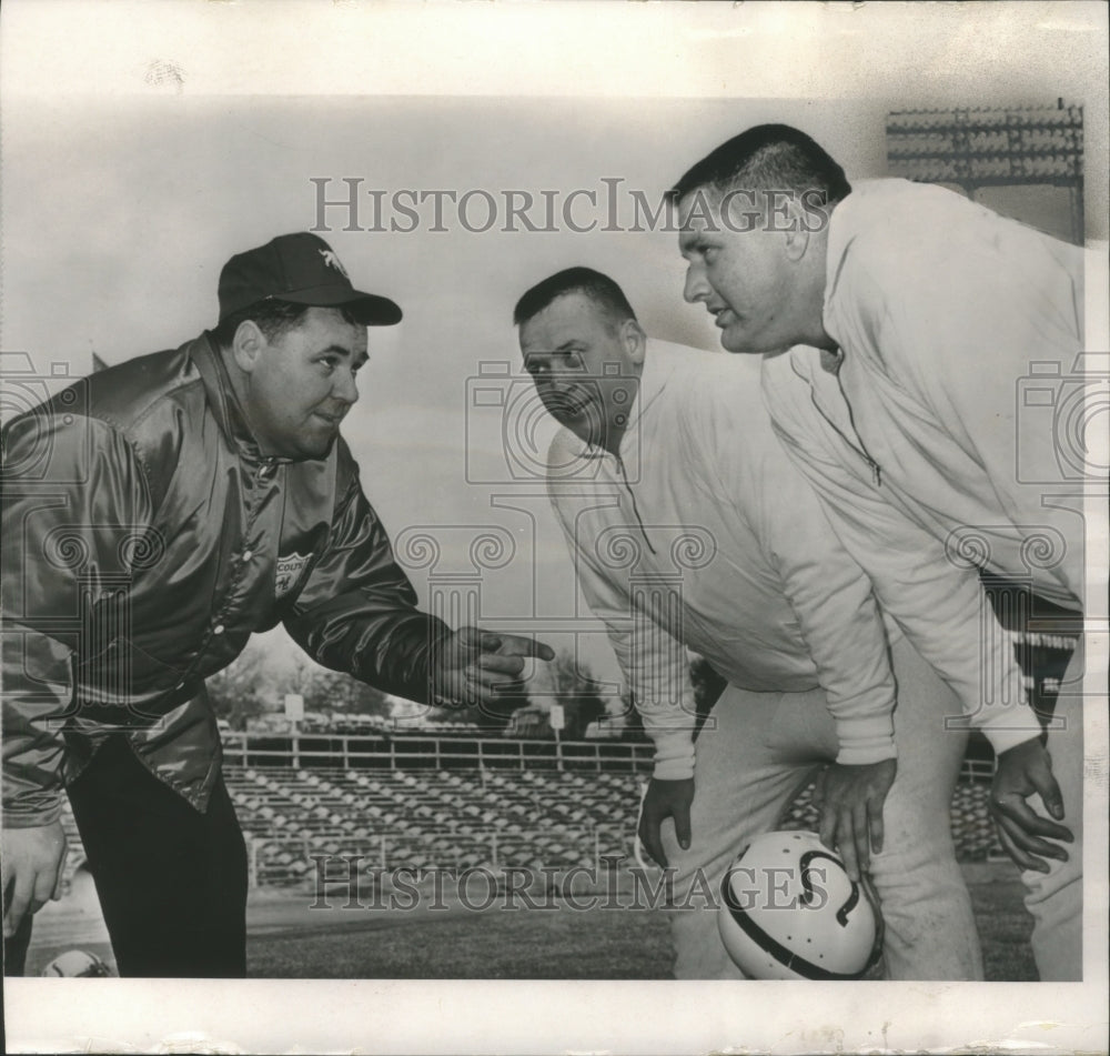 1965 Press Photo Colts football John Sandusky talks to his players - Historic Images