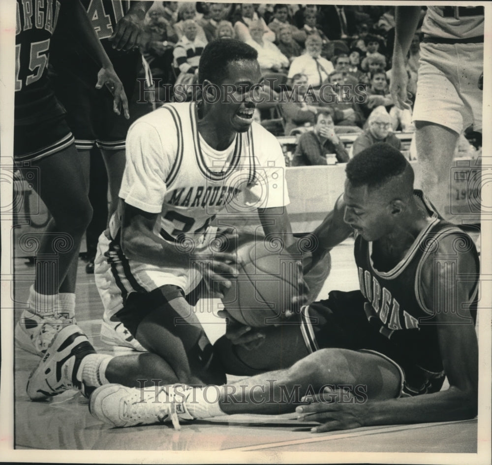 1988 Press Photo Marquette's Tony Smith battles with Morgan State's Anthony Reid - Historic Images