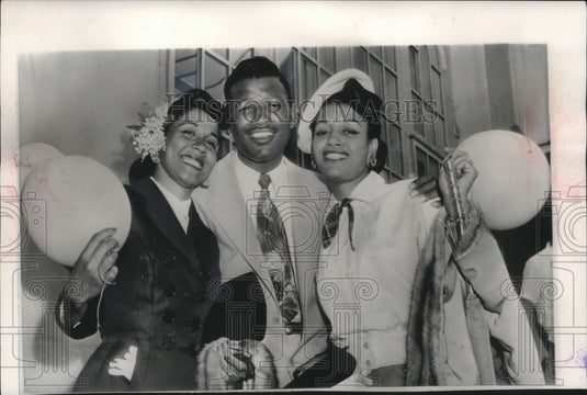 1951 Press Photo Boxing Champion Sugar Ray Robinson with his Wife and Sister- Historic Images