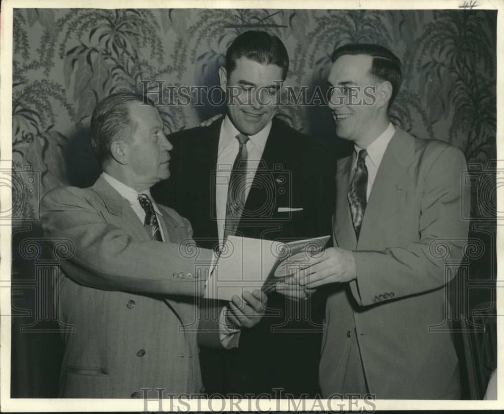1952 Charles Nevada &amp; Walter Jackson greet White Sox Eddie Robinson - Historic Images