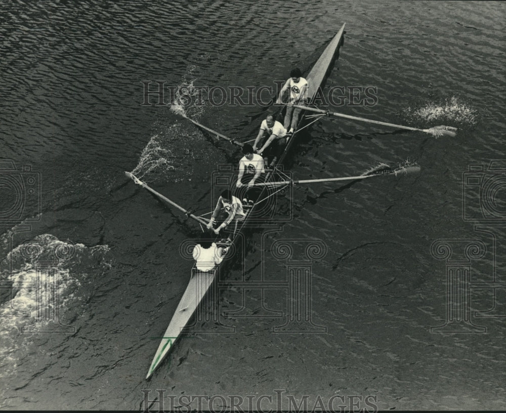 1984 Press Photo Milwaukee rowing crew photographed from Locust St. bridge- Historic Images