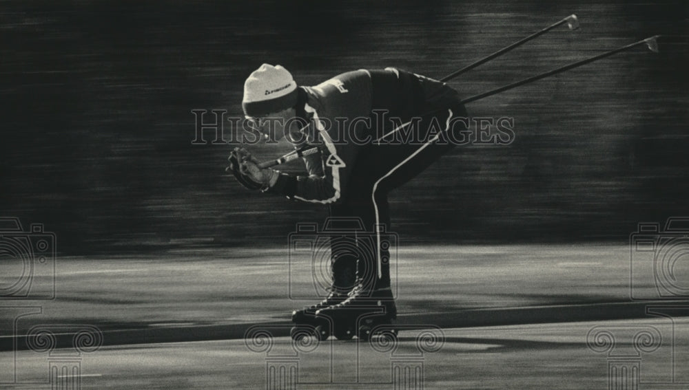 1986 Press Photo Roller Blades Speed Bryon Mitchell Along - mjt14776- Historic Images
