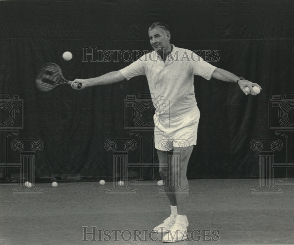 1981 Press Photo University of Wisconsin basketball &amp; tennis coach John Powless - Historic Images