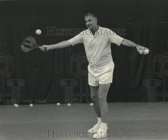 1981 Press Photo University of Wisconsin basketball & tennis coach John Powless - Historic Images