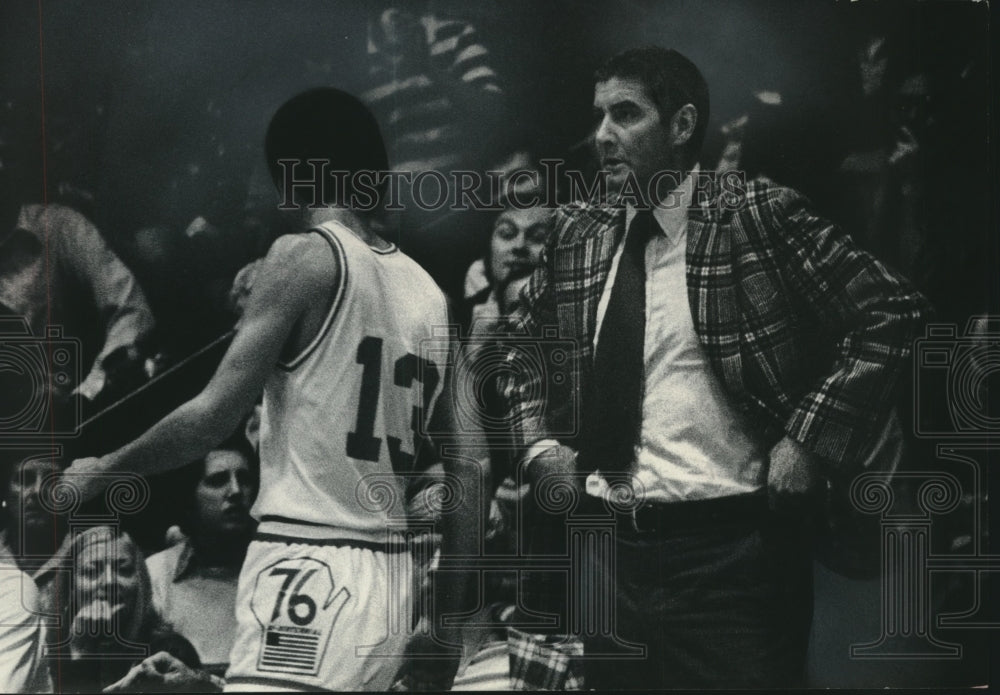 1975 Press Photo University of Wisconsin&#39;s former basketball coach John Powless- Historic Images