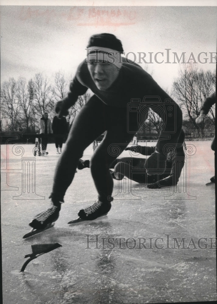 1961 Press Photo Speed skater Wayne Le Bombard trains for Sliver Skates meet. - Historic Images